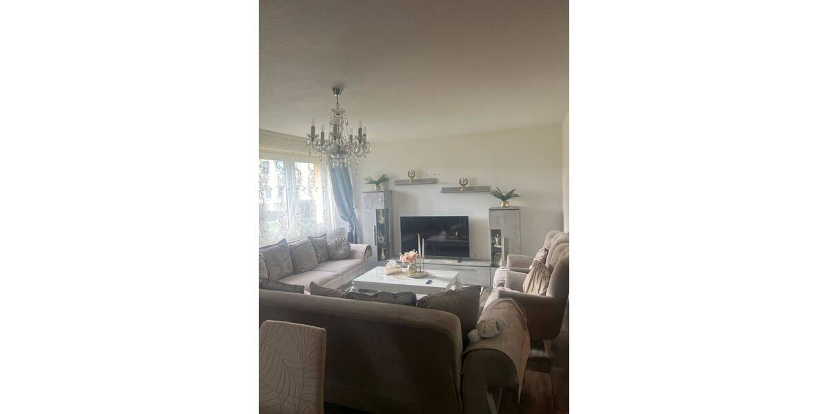 3 Zimmer Erdgeschosswohnung mit windgeschützter Loggia! 3 zimmer