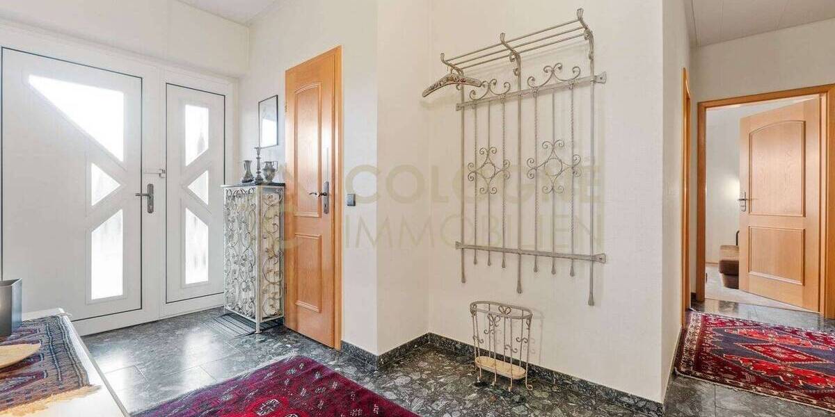 FAST FREISTEHENDER 4 bis 5-ZIMMER-BUNGALOW IN FRECHEN-KÖNIGSDORF VOLLSTÄNDIG UNTERKELLERT MIT GARAGE 4 zimmer