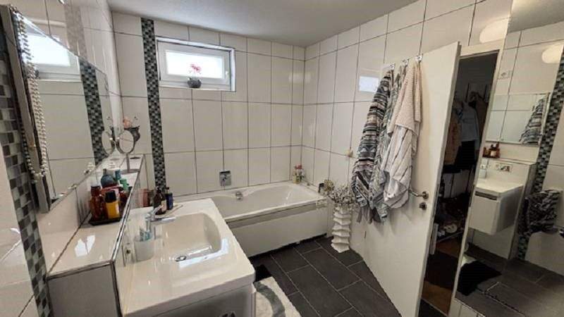 Etagenwohnung Leverkusen Wiesdorf - 5 Zimmer, 180 m&sup2;, 530.000&euro; | Angebot:24390099