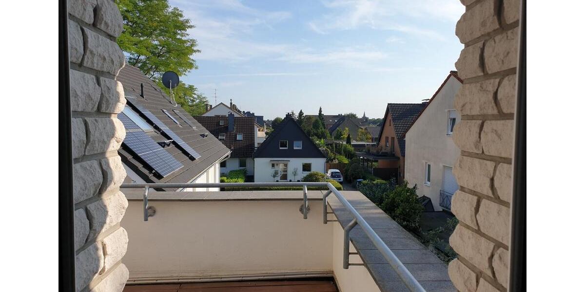 Schöne Dachgeschosswohnung mit Kamin und Terrasse 3 zimmer