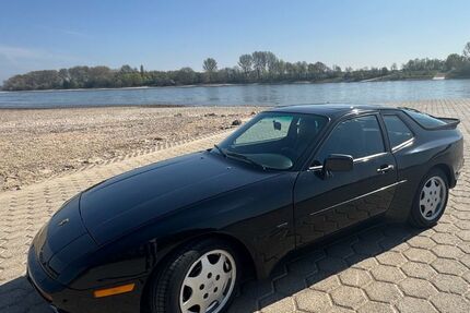 Porsche 944