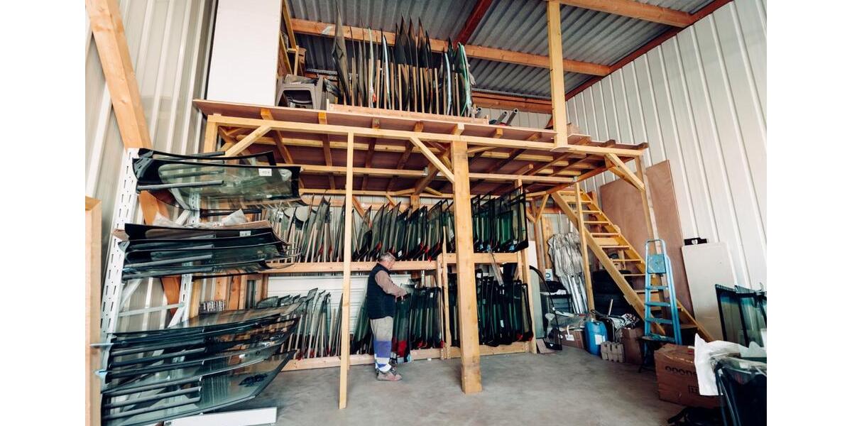 FRÜHLINGSANGEBOT! 28-112m² Lager- und Hallenflächen | 1. Miete Gratis | Lagerfläche mieten in Solingen-Dellenfeld zimmer