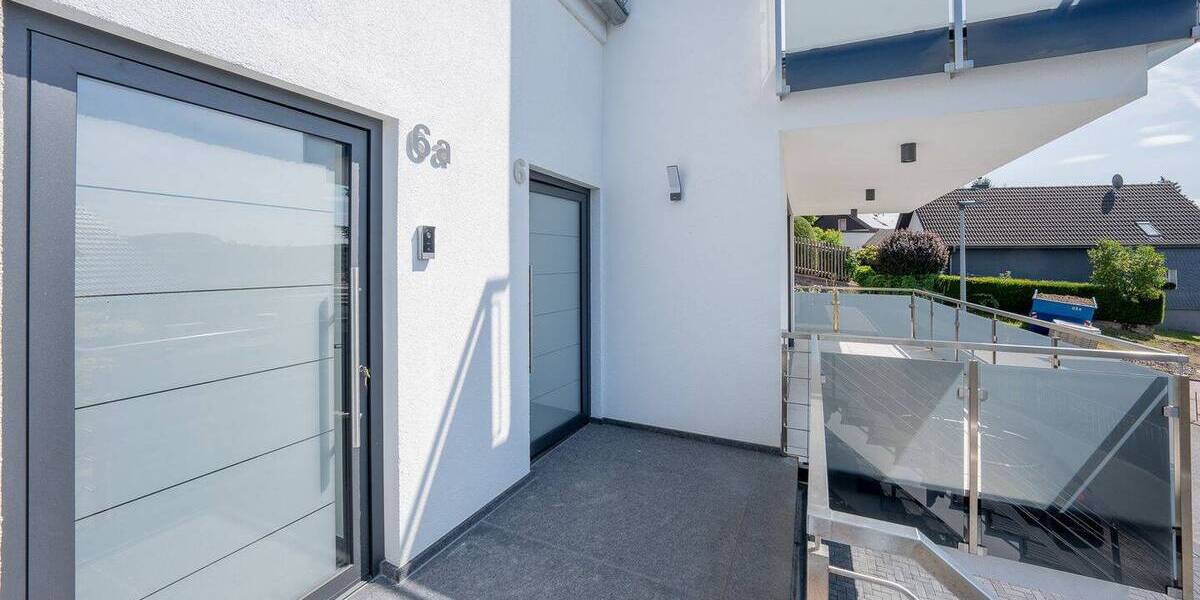 Architektur trifft Achtsamkeit: Stilvolle Etagenwohnung mit Bergblick, Terrasse & grüner Technik 3 zimmer