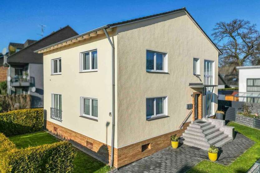 Haus zum Kaufen in Siegburg 598.000 € 196.2 m²