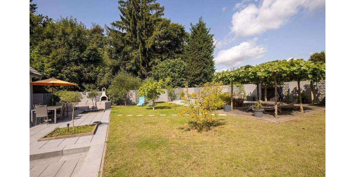 Neuwertiges, freistehendes Einfamilienhaus mit Pool und tollem Garten in zentraler Lage 4 zimmer