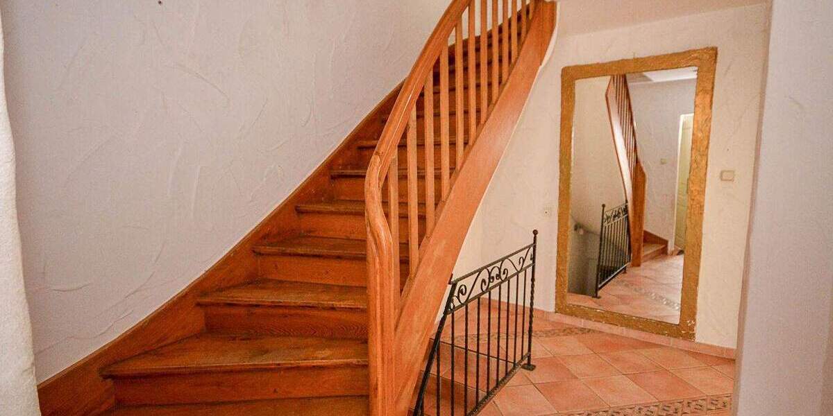 Gepflegtes Reihenhaus mit modernisierter Ausstattung, Garten, Keller und zwei Stellplätzen 5 zimmer