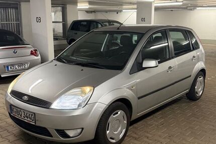 Ford Fiesta 210.000 km 1.350 &euro; Köln 51105