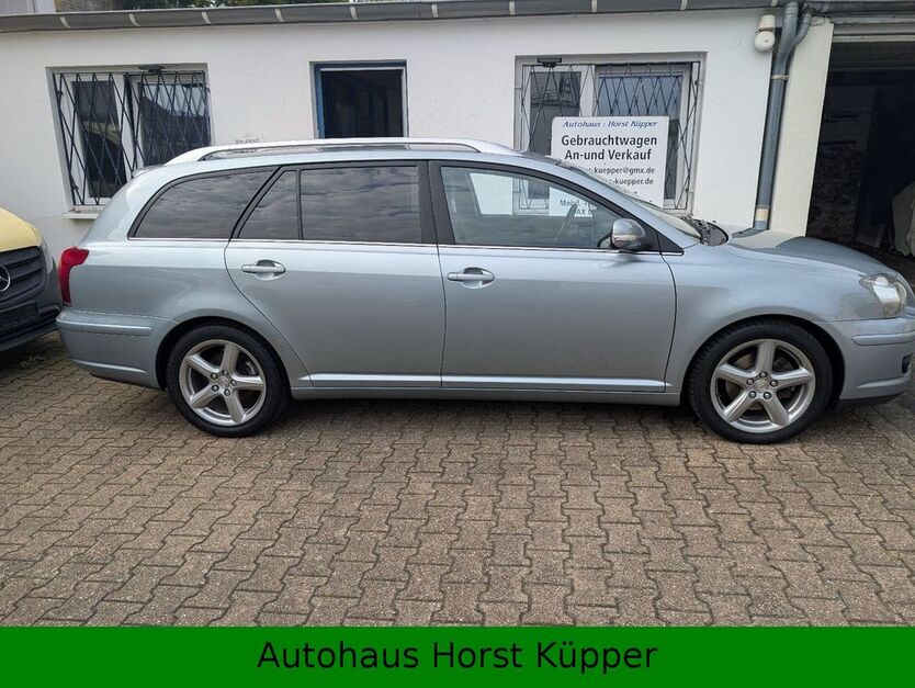 Toyota Avensis 153.264 km 4.900 € Düsseldorf 40472