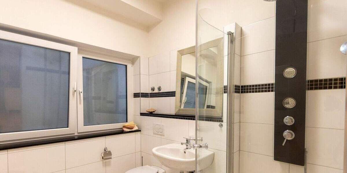 Luxuriöses Einfamilienhaus mit außergewöhnlichem Raumkonzept in Bestlage von Neuss-Selikum 9 zimmer