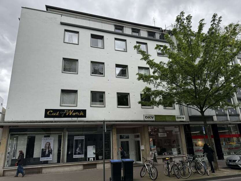 Einzelhandel in Köln 950 € 35 m²
