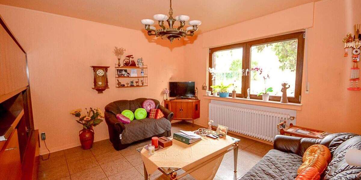 Einfamilienhaus mit sehr großem Grundstück und Lagerhalle in Fischenich 5 zimmer