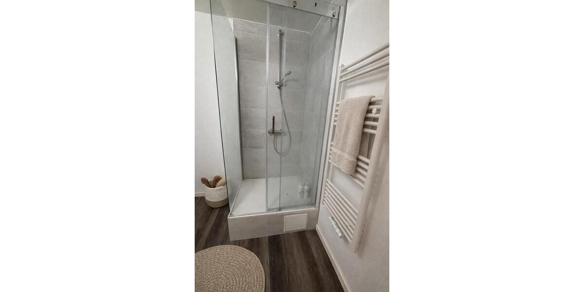 Dachgeschoßwohnung Düsseldorf Heerdt - 2 Zimmer, 72 m&sup2;, 1.150&euro; | Angebot:25118604