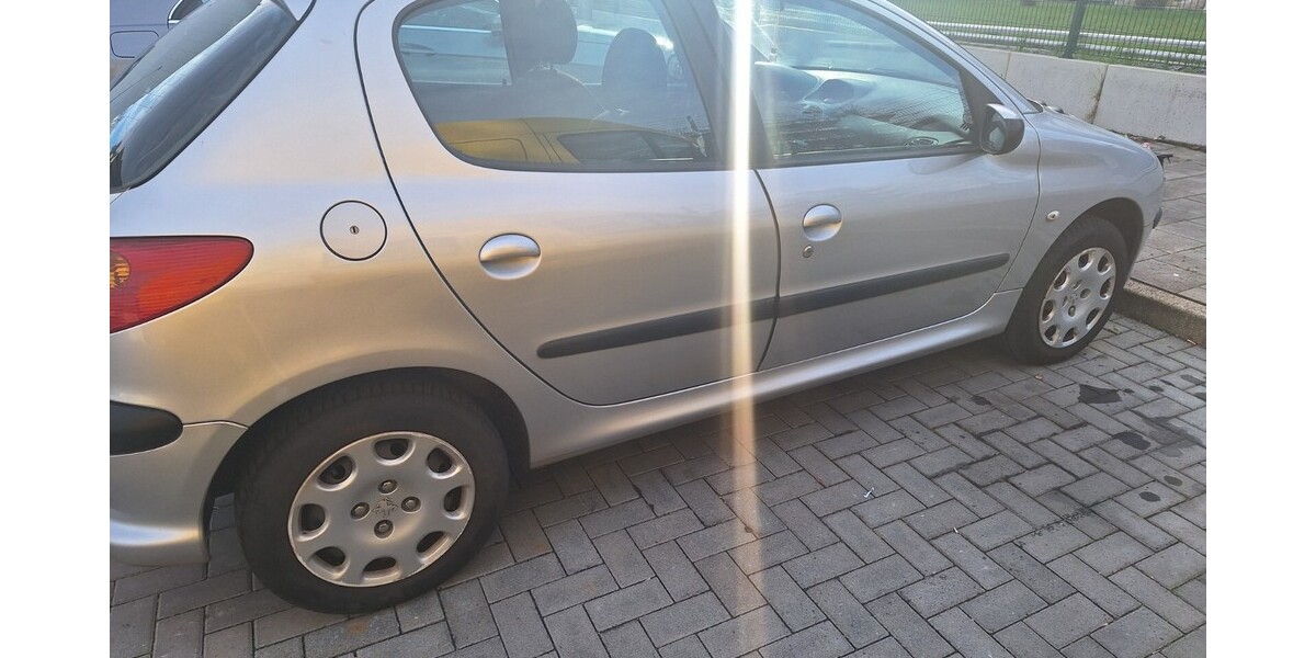 Peugeot 206 198.656 km 2.000 &euro; Düsseldorf 40213