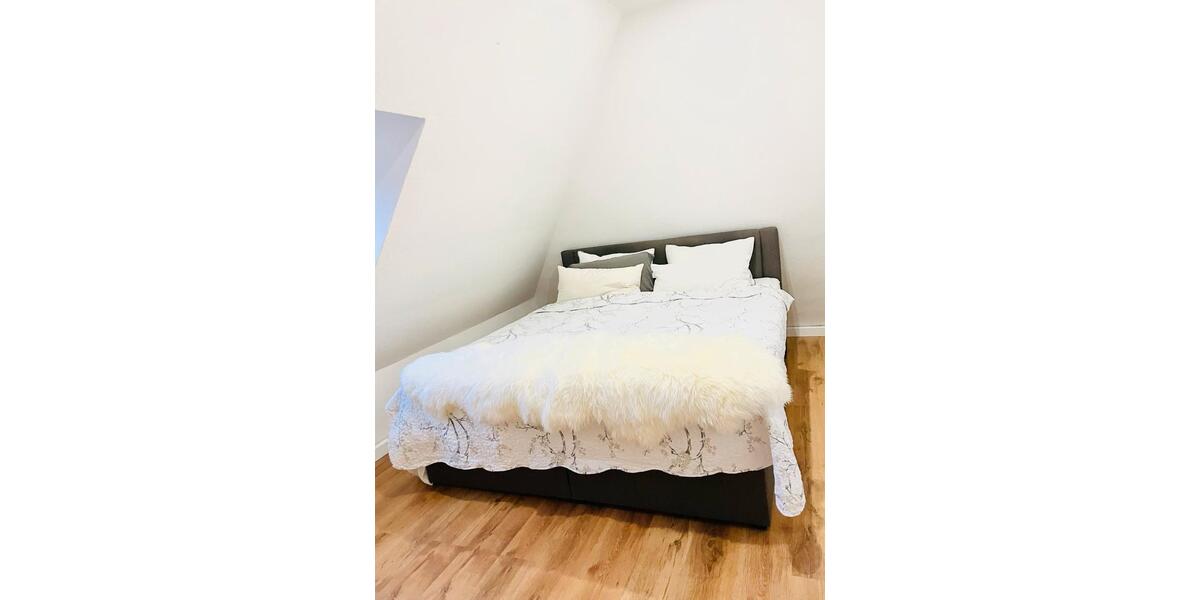 Dachgeschoßwohnung Remscheid - 2 Zimmer, 47 m&sup2;, 900&euro; | Angebot:24687521