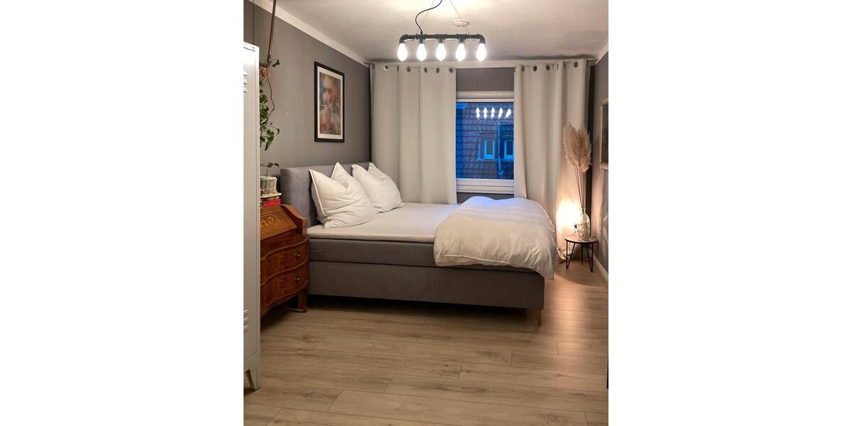 Dachgeschoßwohnung Köln Nippes - 1.5 Zimmer, 30 m&sup2;, 975&euro; | Angebot:26416850