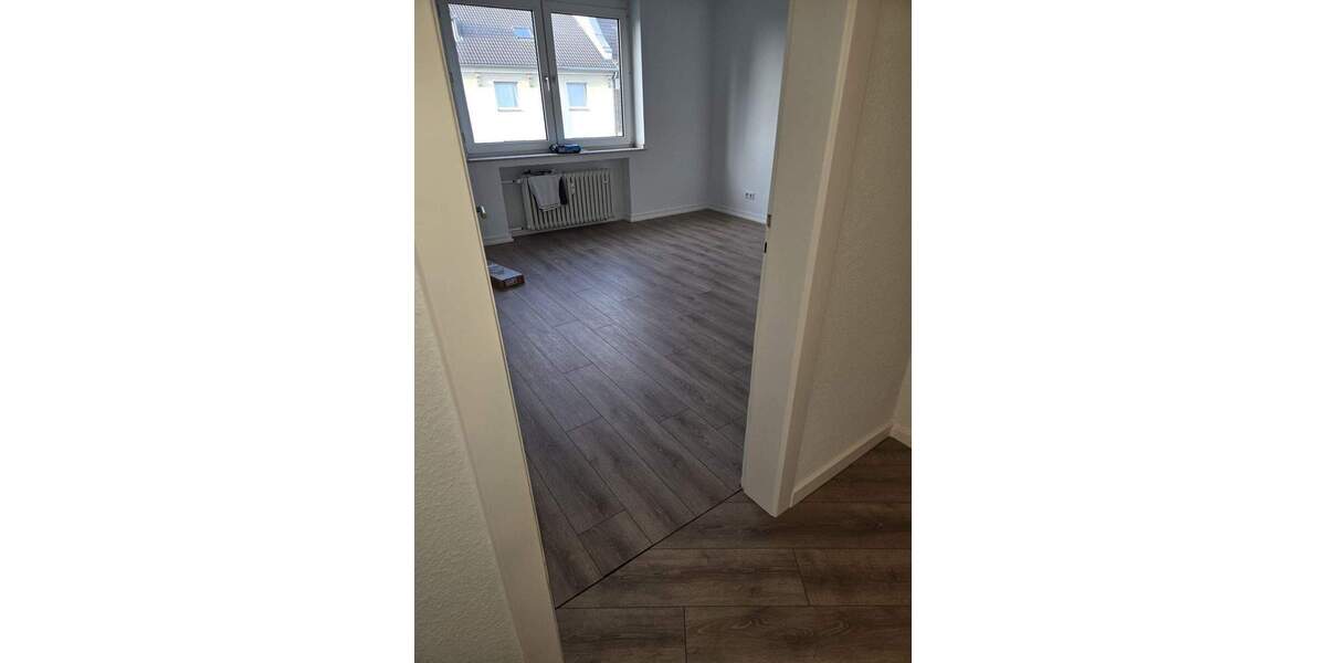 Etagenwohnung Düsseldorf Rath - 3 Zimmer, 92 m&sup2;, 1.250&euro; | Angebot:25141160