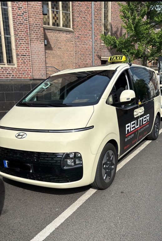 Hyundai STARIA 79.000 km 46.999 € Düsseldorf 40227