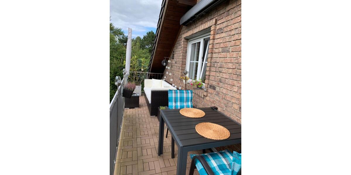 Provisionsfrei: Helle DG-Wohnung mit Balkon & 2 TG-Stellplätzen 3 zimmer