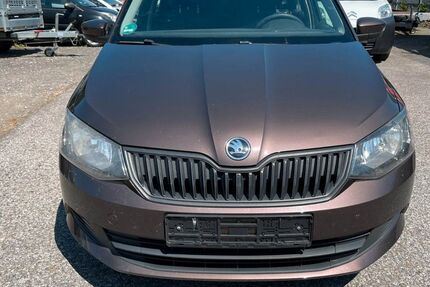 Skoda Fabia 283.931 km 2.500 &euro; Düsseldorf 40233
