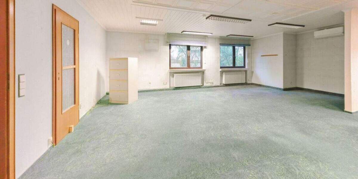 Wohnhaus mit Bürotrakt und Pool im Untergeschoss auf rund 118 m² Wohn- und rund 175 m² Bürofläche 7 zimmer