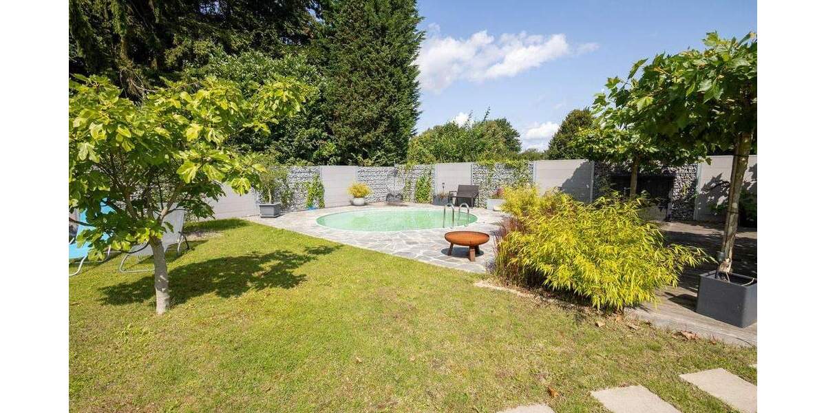 Neuwertiges, freistehendes Einfamilienhaus mit Pool und tollem Garten in zentraler Lage 4 zimmer