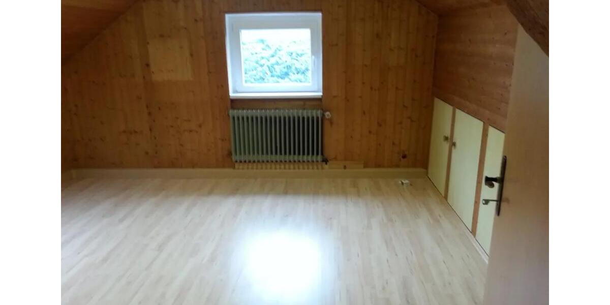 Maisonettenwohnung Solingen - 5 Zimmer, 125 m&sup2;, 1.200&euro; | Angebot:25612802