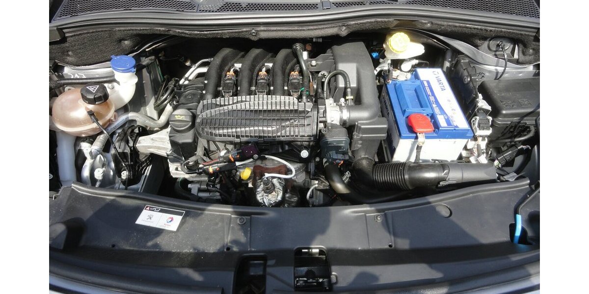 Peugeot 2008 Active 1,2 Klima SHZ PDC Allwetter 60.000 km 8.990 € Neuss 41462