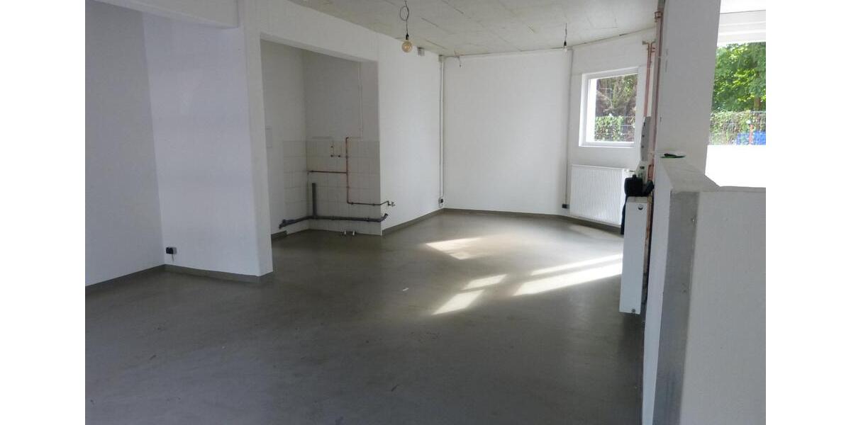 Gewerbehalle mit Büro, Garagen und Sozialräumen 120 qm zimmer