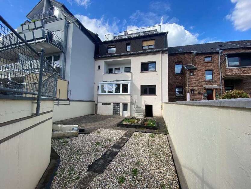 Haus zum Kaufen in Siegburg 819.000 € 325 m²