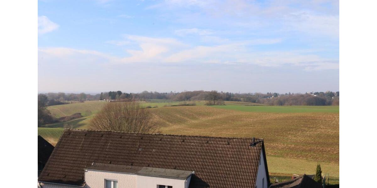 Toll geschnittene Wohnung mit Schwimmbad - provisionsfrei! 4 zimmer