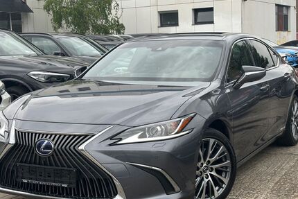 Lexus Andere 33.000 km 33.990 € Köln 51105