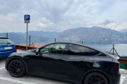Tesla Model Y 21.500 km 36.800 € Leverkusen 51379