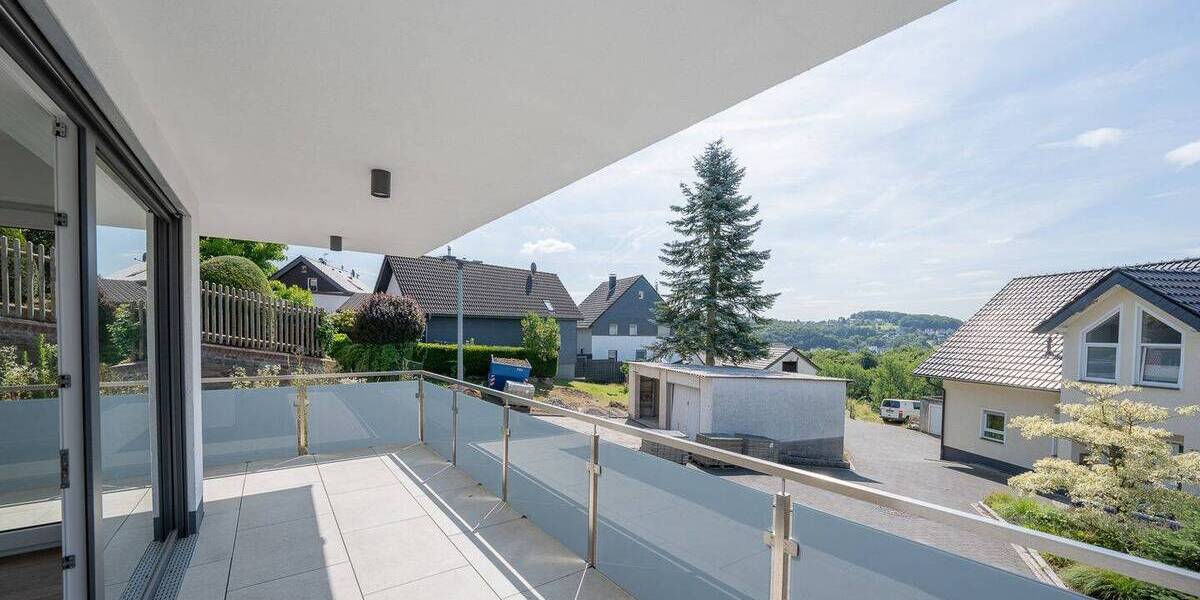 Architektur trifft Achtsamkeit: Stilvolle Etagenwohnung mit Bergblick, Terrasse & grüner Technik 3 zimmer