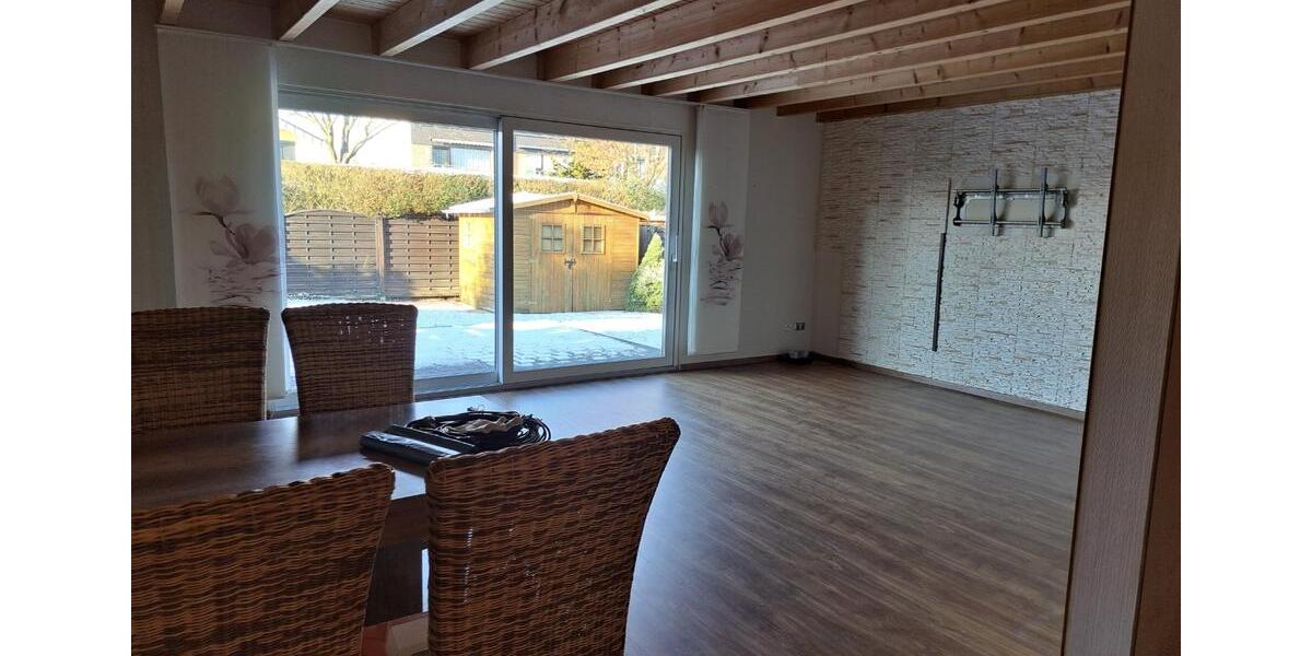 Versetzte Doppelhaushälfte in Pulheim-Sinnersdorf, Bj. 2005 4 zimmer