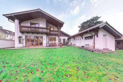 Haus zum Kaufen in Niederkassel 1.190.000 € 252 m² 6 zimmer