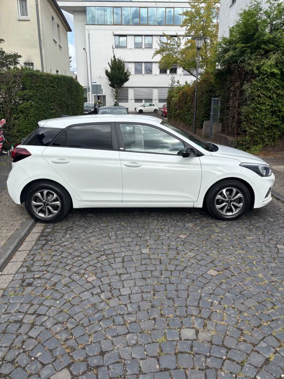 i20