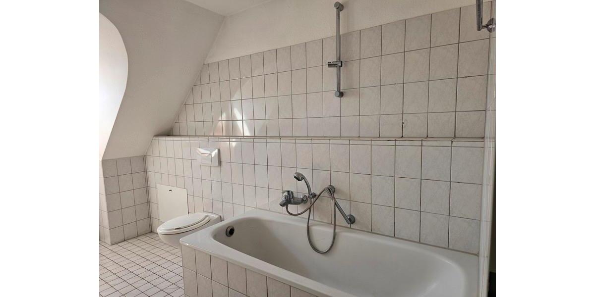Dachgeschoßwohnung Grevenbroich - 3 Zimmer, 110 m&sup2;, 965&euro; | Angebot:26275228