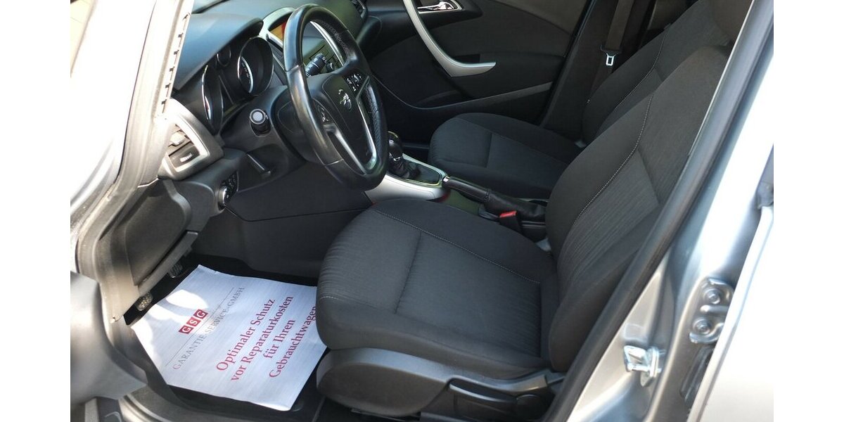 Opel Astra WM26:SPORTS TOURER EDITION PARKPILOT KLIMAAN 133.025 km 5.908 &euro; Köln 50858