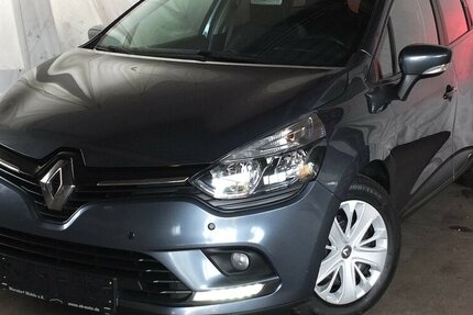 Renault Clio BLACK WEEK 25: EXPRESSION NAVI PARCTRONIC STA 118.021 km 7.904 € Köln 50858
