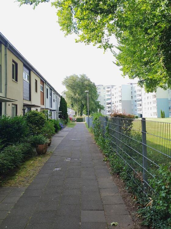 Großzügige 6-Zimmer Wohnung mit Balkon und Gartenmitbenutzung, ruhige und grüne Wohnlage, kleine Eigentümergemeinschaft 6 zimmer