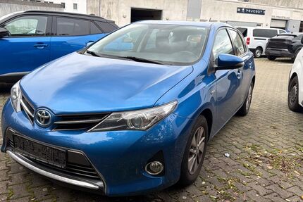 Toyota Auris 98.000 km 9.900 &euro; Köln 50739
