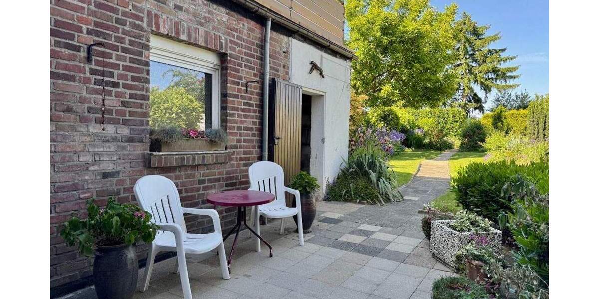 schönes, ruhig gelegenes Einfamilienhaus mit großem Garten zu verkaufen! 7 zimmer