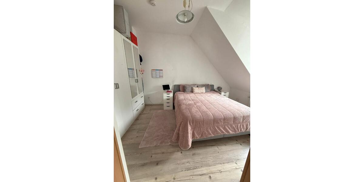 Dachgeschoßwohnung Solingen Höhscheid - 3 Zimmer, 63 m&sup2;, 950&euro; | Angebot:26184800