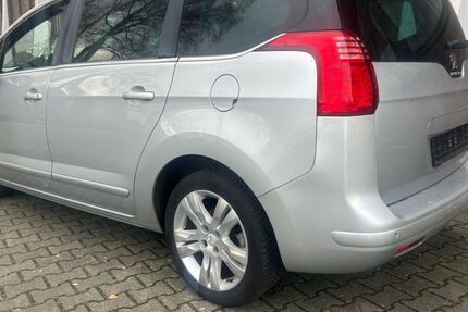 Peugeot 5008 173.000 km 4.350 € Köln 51069