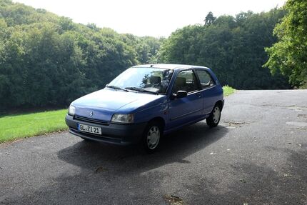 Renault Clio 90.000 km 3.500 &euro; Köln 51103