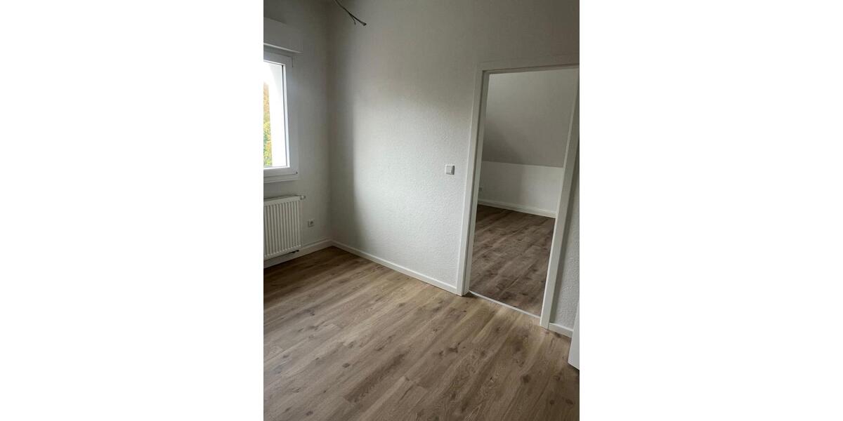 Dachgeschoßwohnung Solingen Central - 4 Zimmer, 80 m&sup2;, 750&euro; | Angebot:26135864