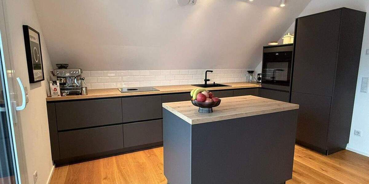 Wunderschöne Maisonette-Whg. in Alt-Junkersdorf mit Loggia - Anfragen per E-Mail - 4 zimmer