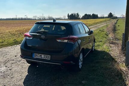 Toyota Auris 93.600 km 10.300 € Leverkusen 51373