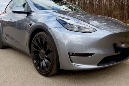 Tesla Model Y 14.500 km 42.900 &euro; Koln 50829