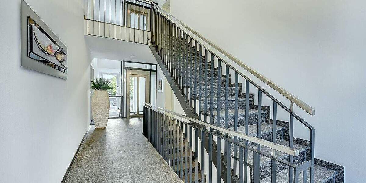 Luxuriöse, Lichtdurchflutete Wohnung mit 2 Terrassen und 2 TG-Plätzen 5 zimmer